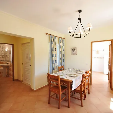 아파트 Apartment, Swimming Pool, Fully Equipped Senhora da Luz